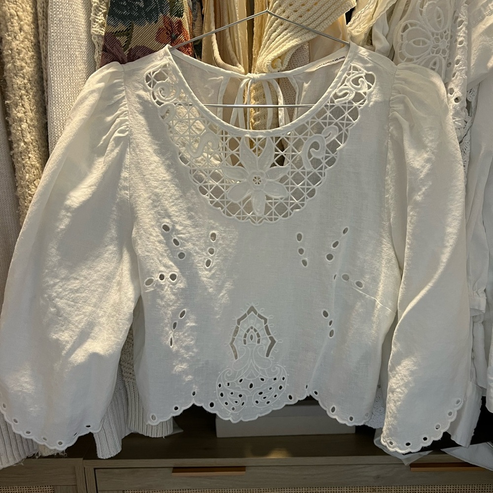 H&M White cropped Eyelet Crochet Neck Puff Sleeve Blouse